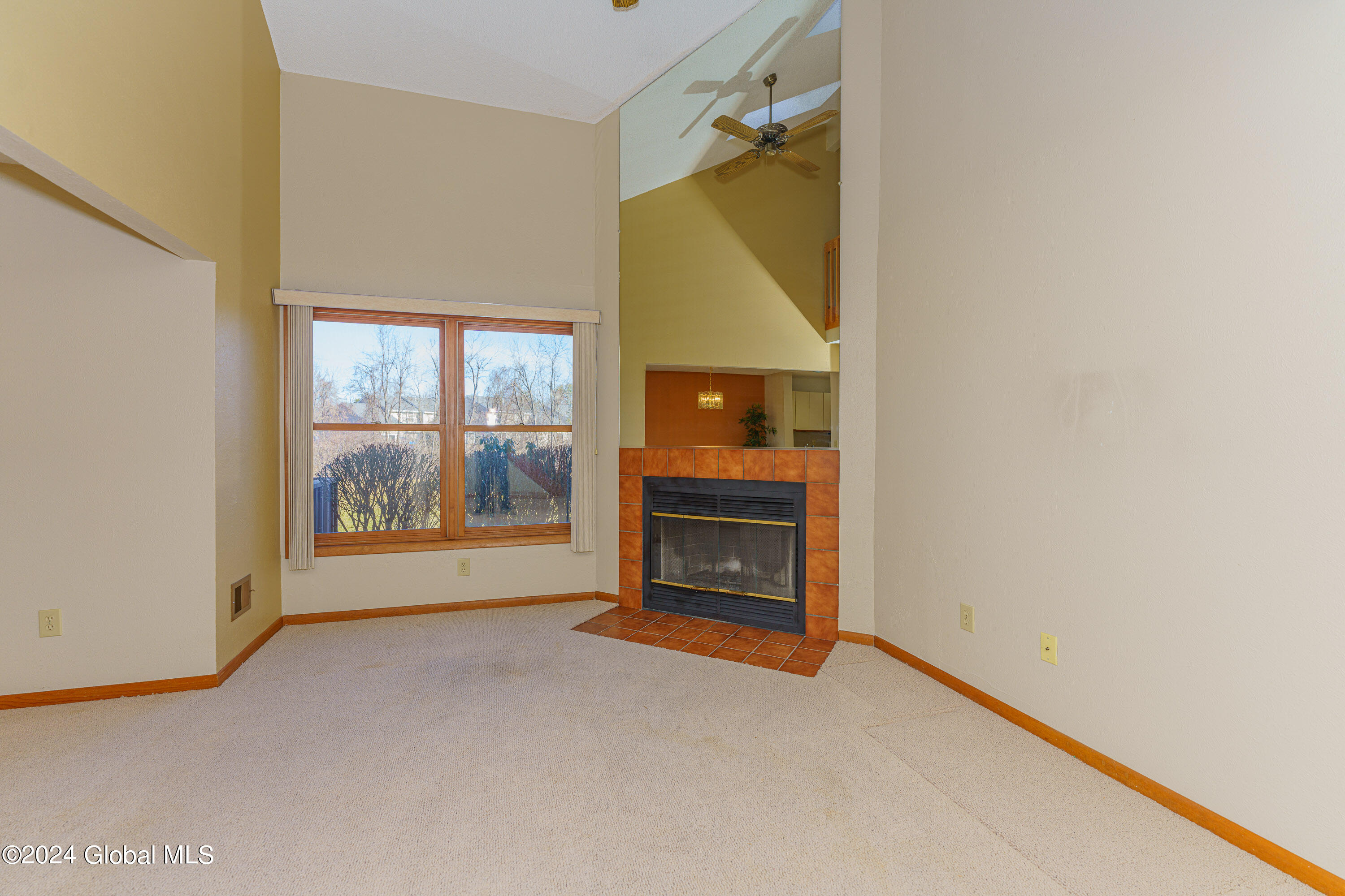 65 Harvard Road Colonie, NY 12189 - Photo 6 of 38 2 Livingroom 2