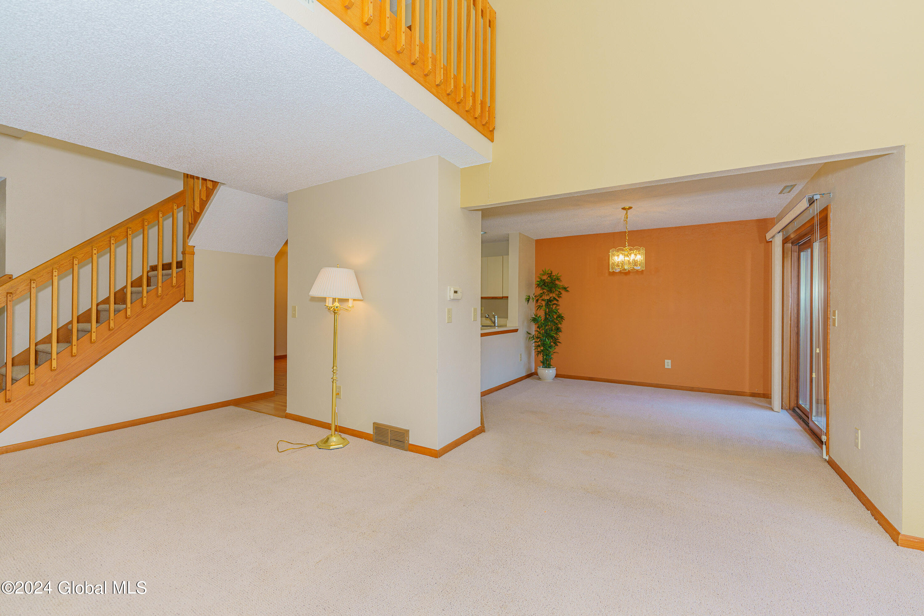 65 Harvard Road Colonie, NY 12189 - Photo 7 of 38 2 Livingroom 5