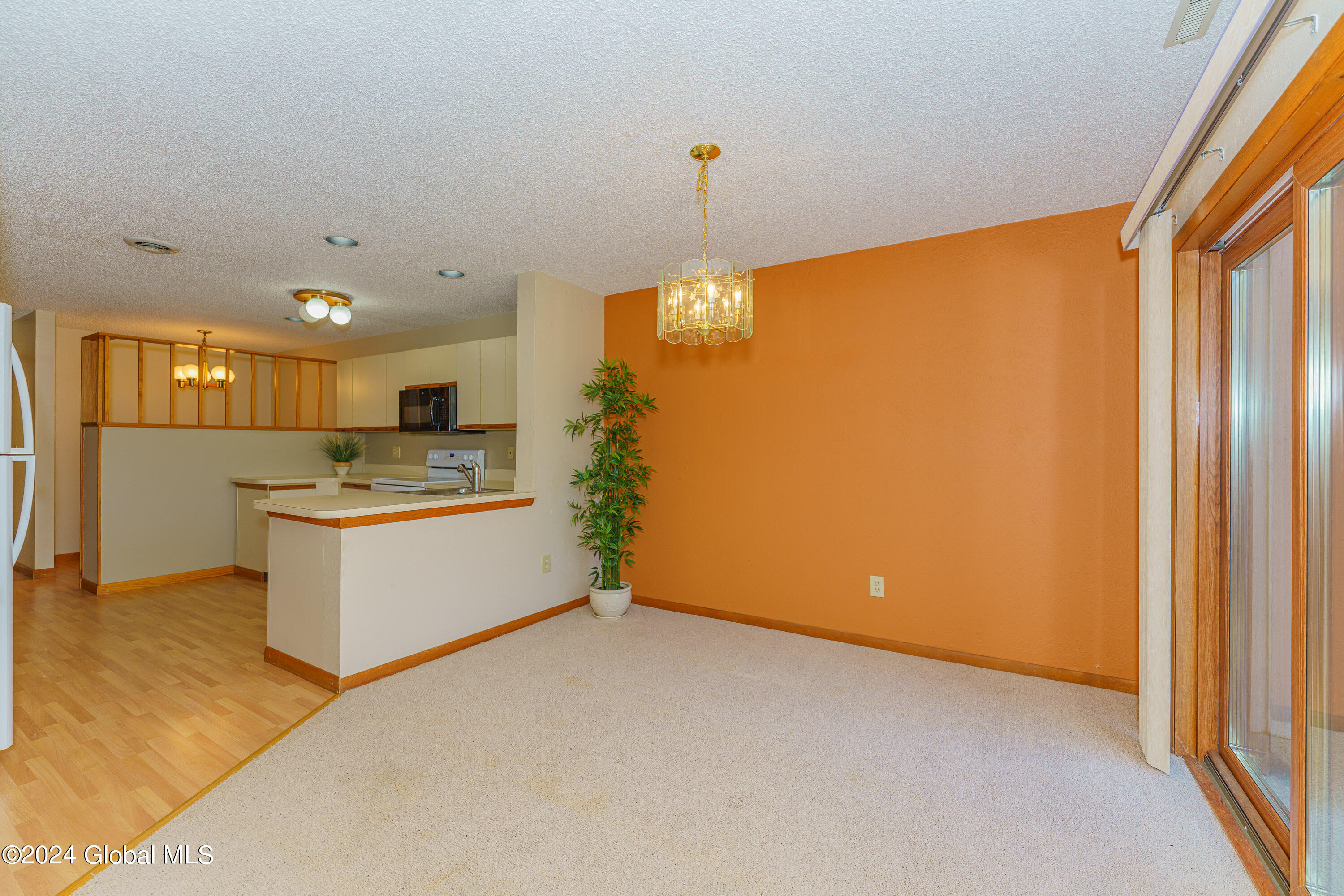 65 Harvard Road Colonie, NY 12189 - Photo 10 of 38 3 Diningroom 1