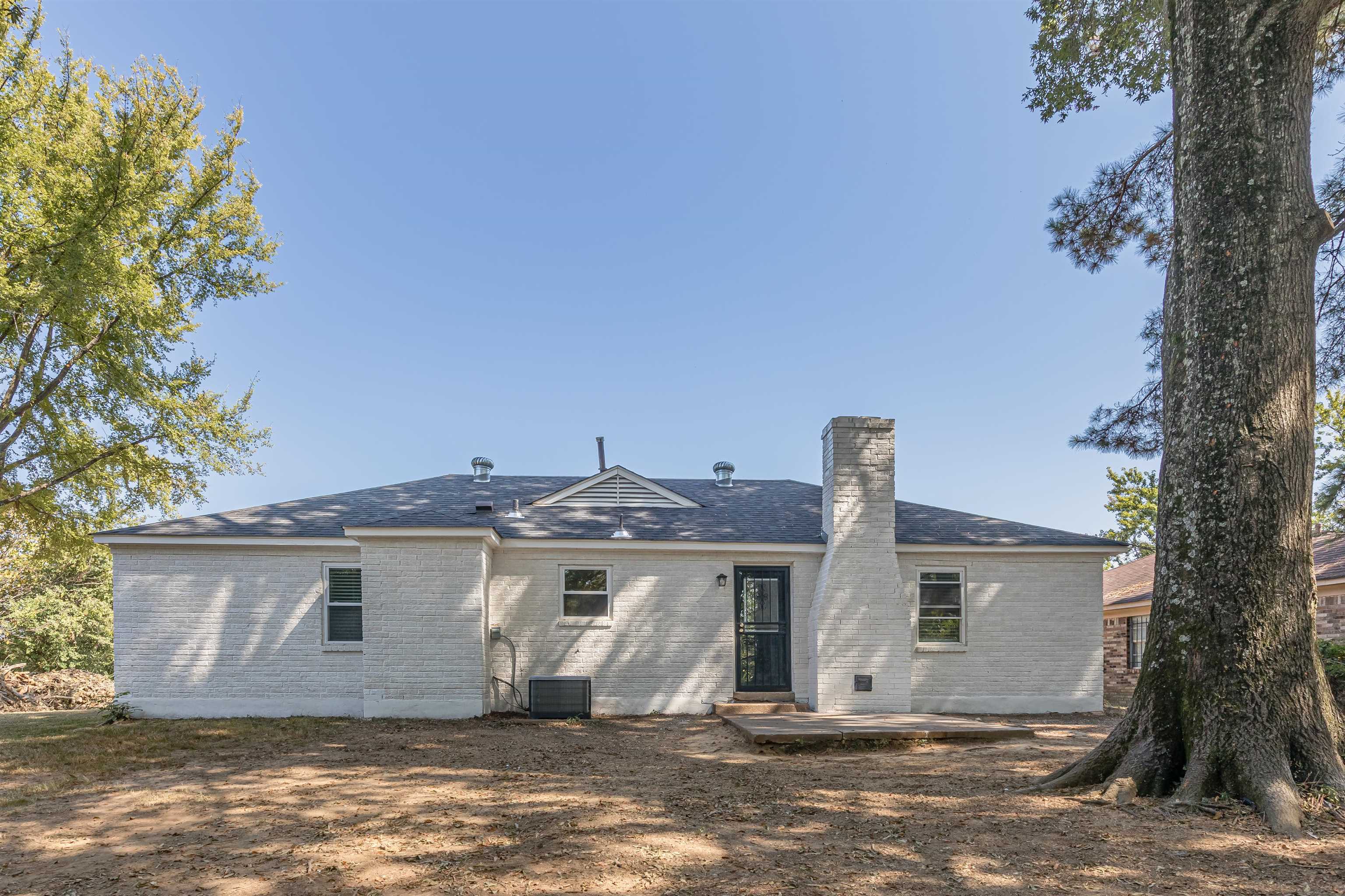 4951 Rosefield Road Memphis, TN 38118 - Photo 19 of 20 front view of a house with a yard