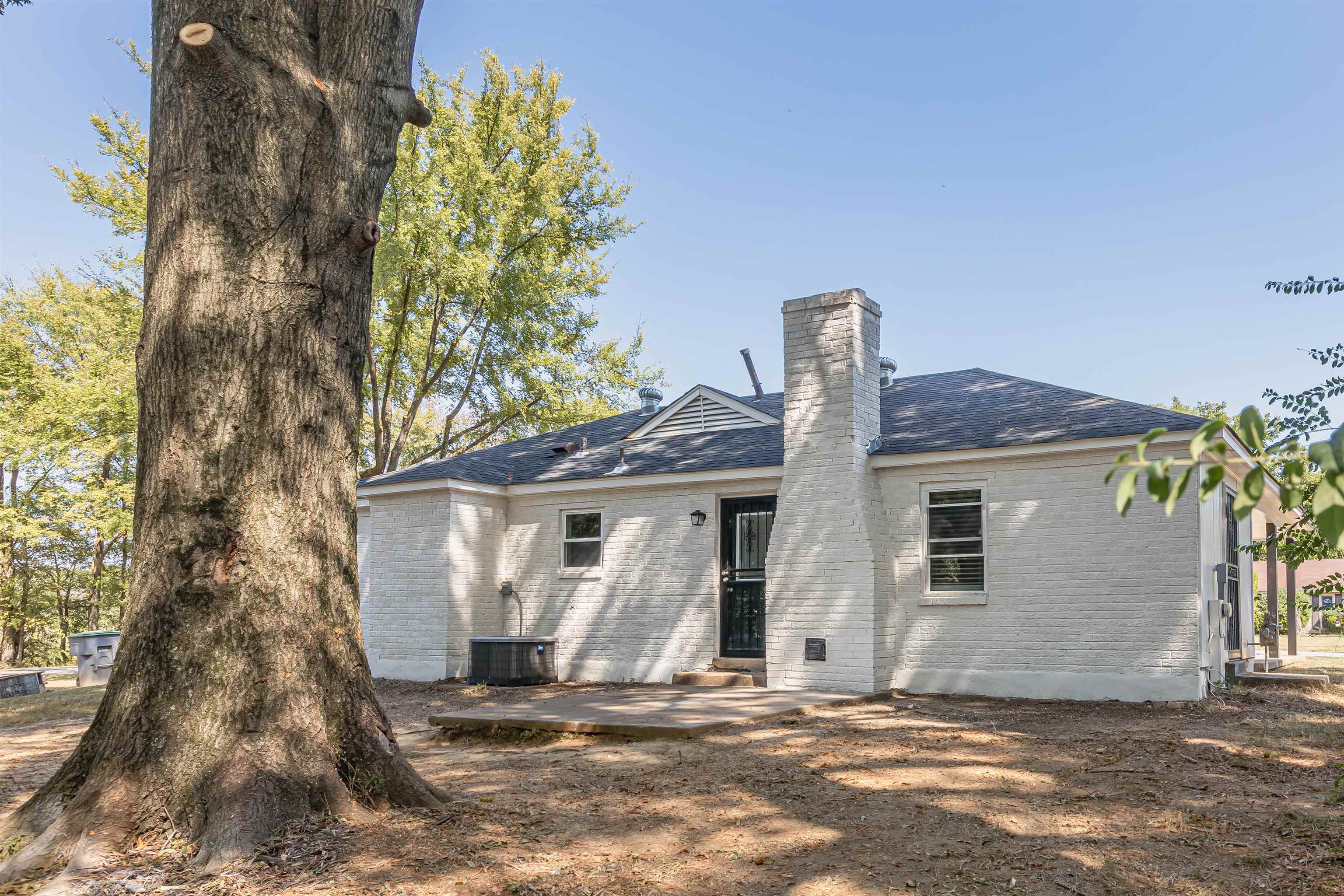 4951 Rosefield Road Memphis, TN 38118 - Photo 20 of 20 a front view of a house with a yard
