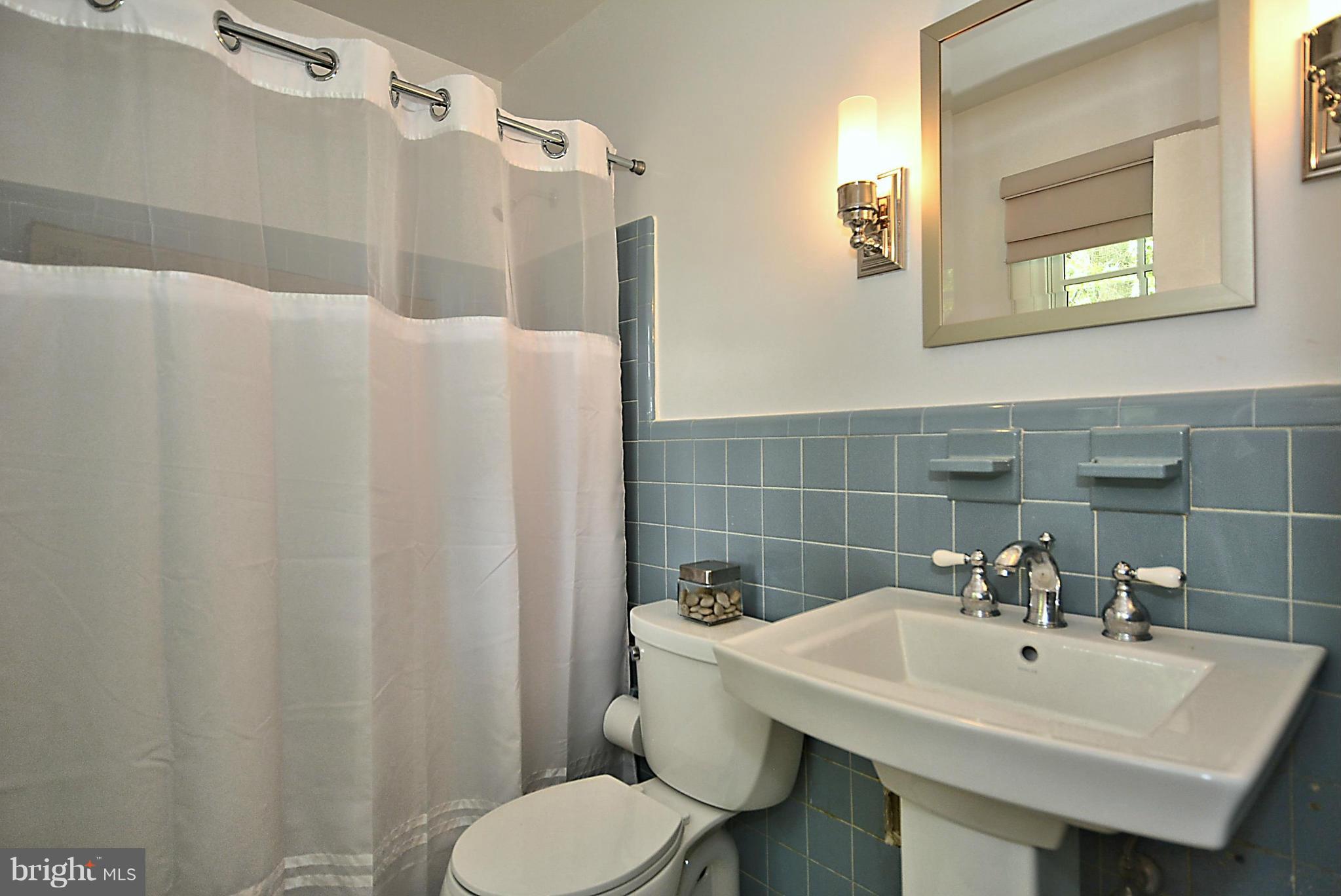 10304 Folk Street Silver Spring, MD 20902 - Photo 12 of 25 Bath (Master)