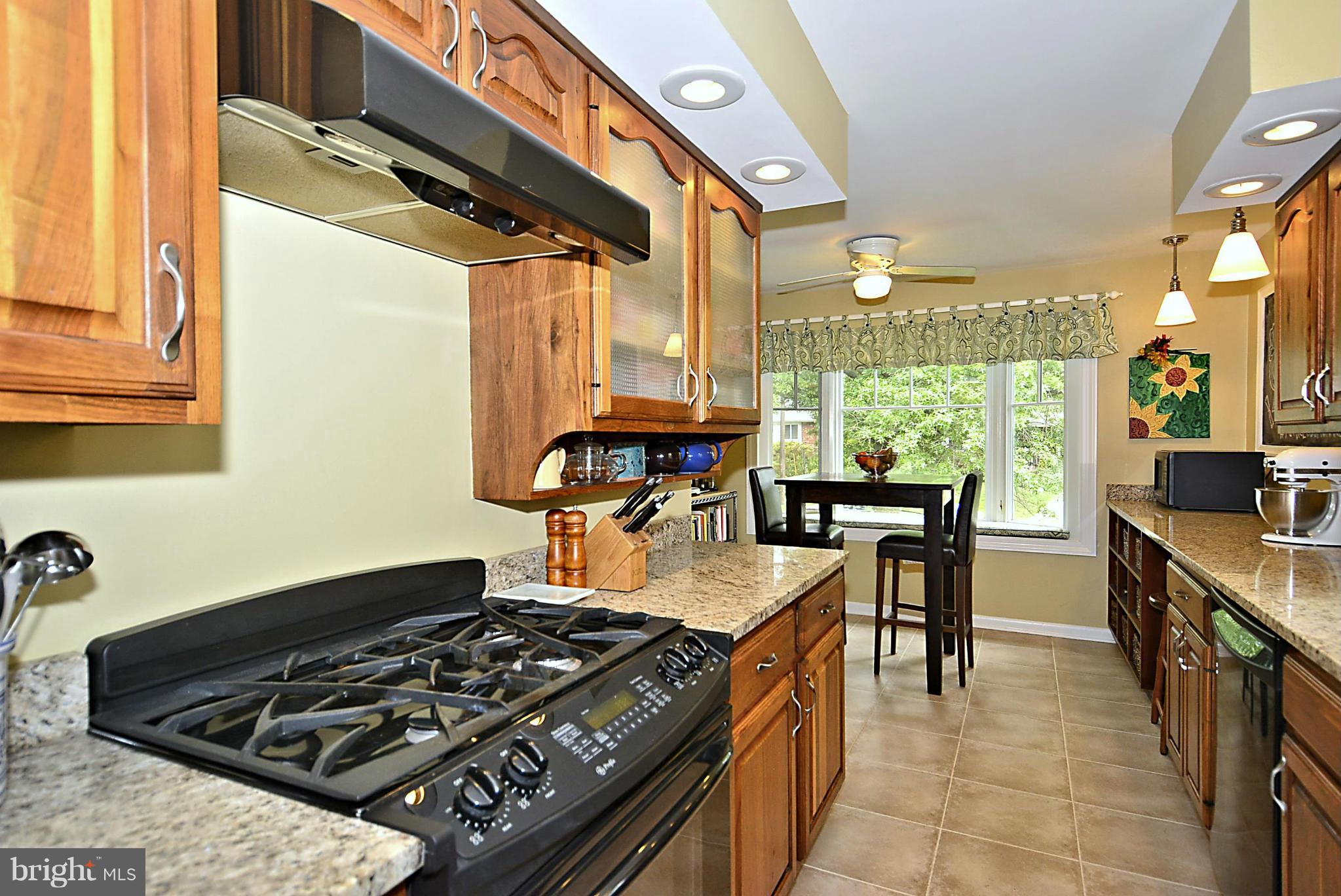 10304 Folk Street Silver Spring, MD 20902 - Photo 6 of 25 Kitchen