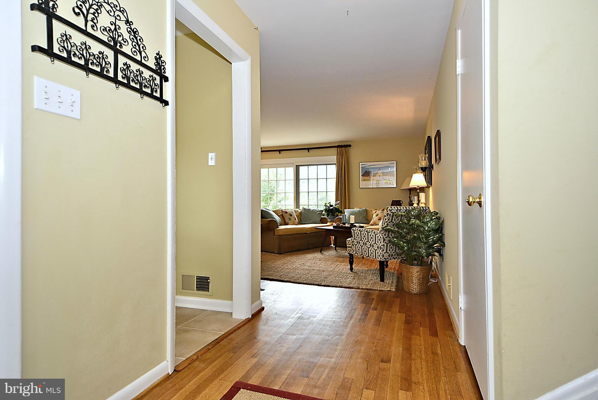 10304 Folk Street Silver Spring, MD 20902 - Photo 8 of 25 Foyer