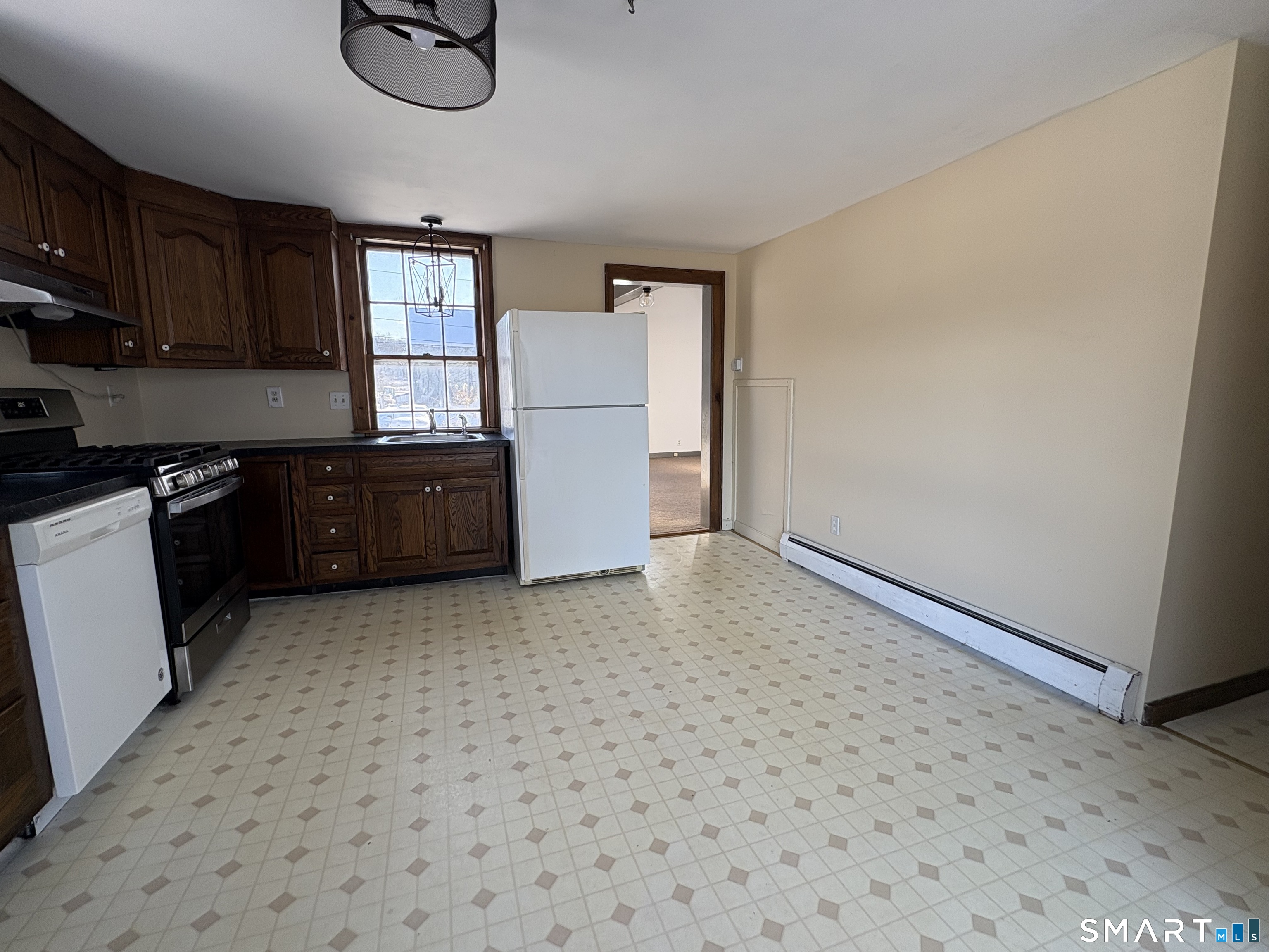 320 Chamberlain Road Middletown, CT 06457 - Photo 5 of 12