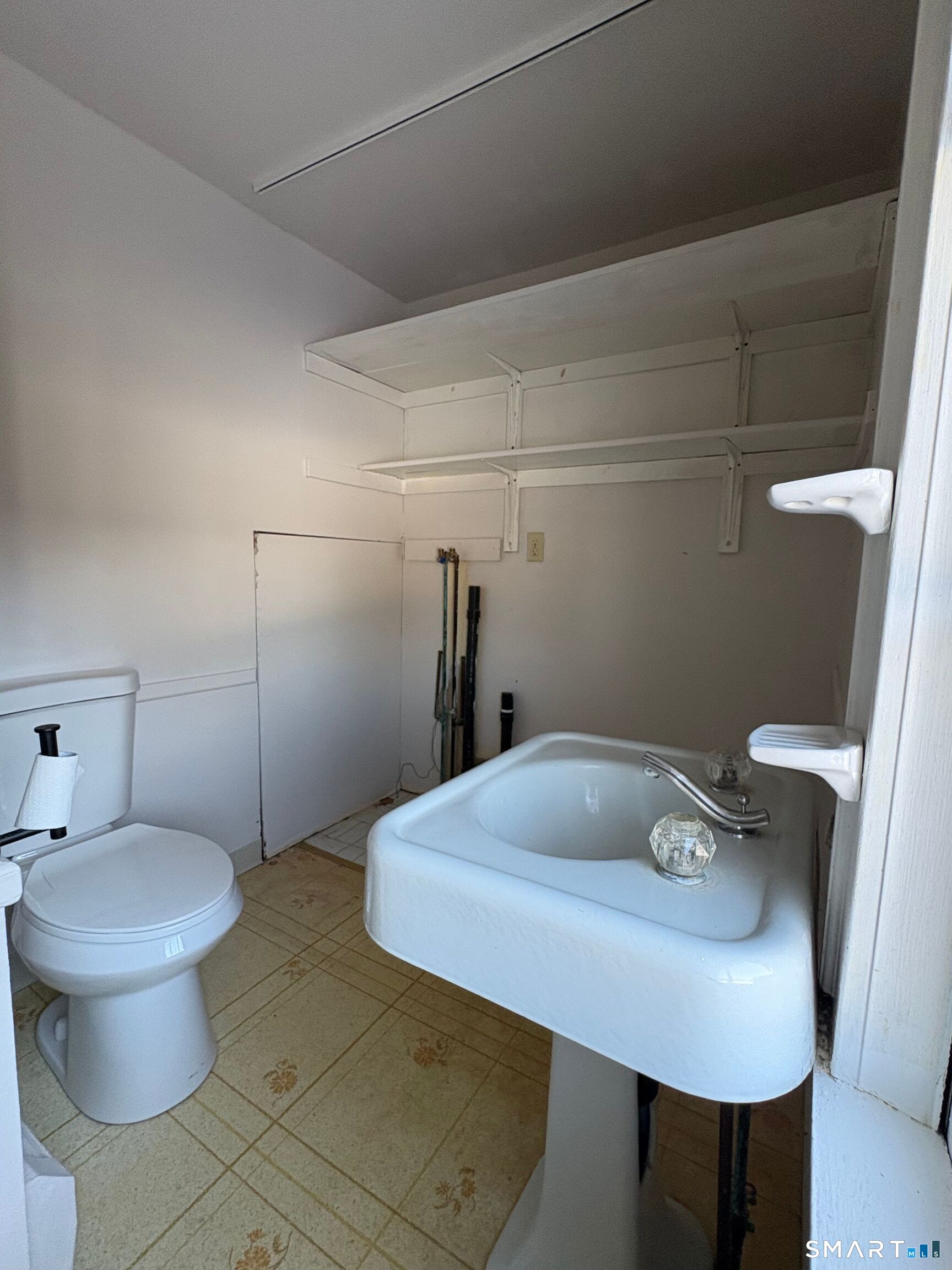 320 Chamberlain Road Middletown, CT 06457 - Photo 6 of 12