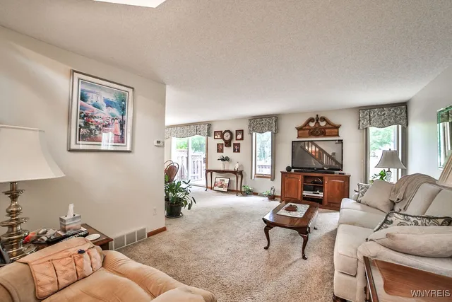 $269,000 | 31 Northwood Drive, Lancaster, NY 14043