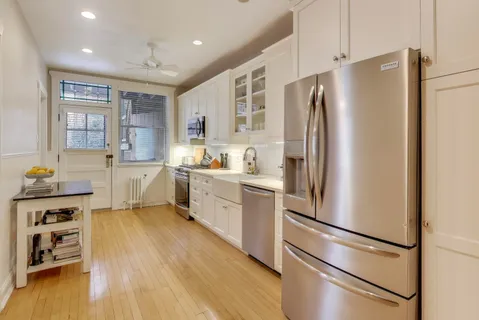 $450,000 | 5522 South Everett Avenue, Unit 1, Chicago, IL 60637