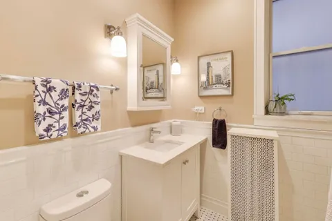 $450,000 | 5522 South Everett Avenue, Unit 1, Chicago, IL 60637