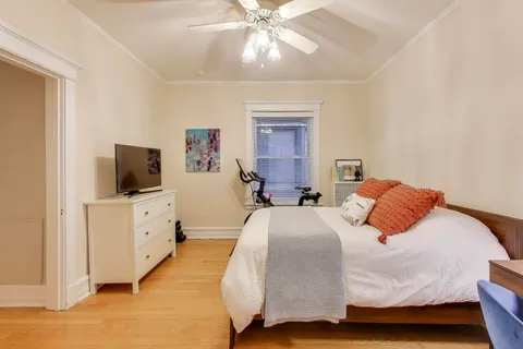 $450,000 | 5522 South Everett Avenue, Unit 1, Chicago, IL 60637