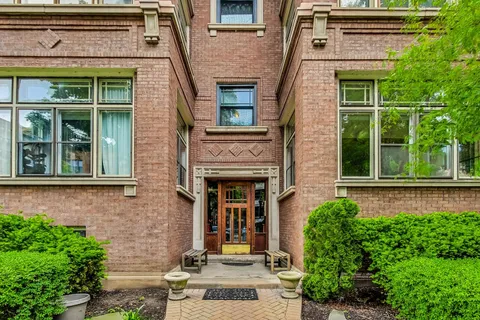 $450,000 | 5522 South Everett Avenue, Unit 1, Chicago, IL 60637
