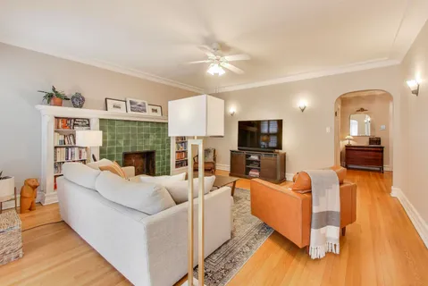 $450,000 | 5522 South Everett Avenue, Unit 1, Chicago, IL 60637