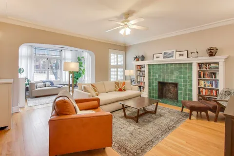 $450,000 | 5522 South Everett Avenue, Unit 1, Chicago, IL 60637