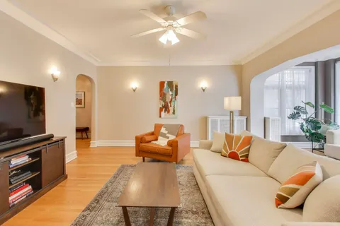 $450,000 | 5522 South Everett Avenue, Unit 1, Chicago, IL 60637