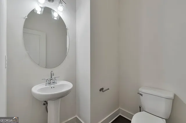 an empty room with windows and ceiling fan