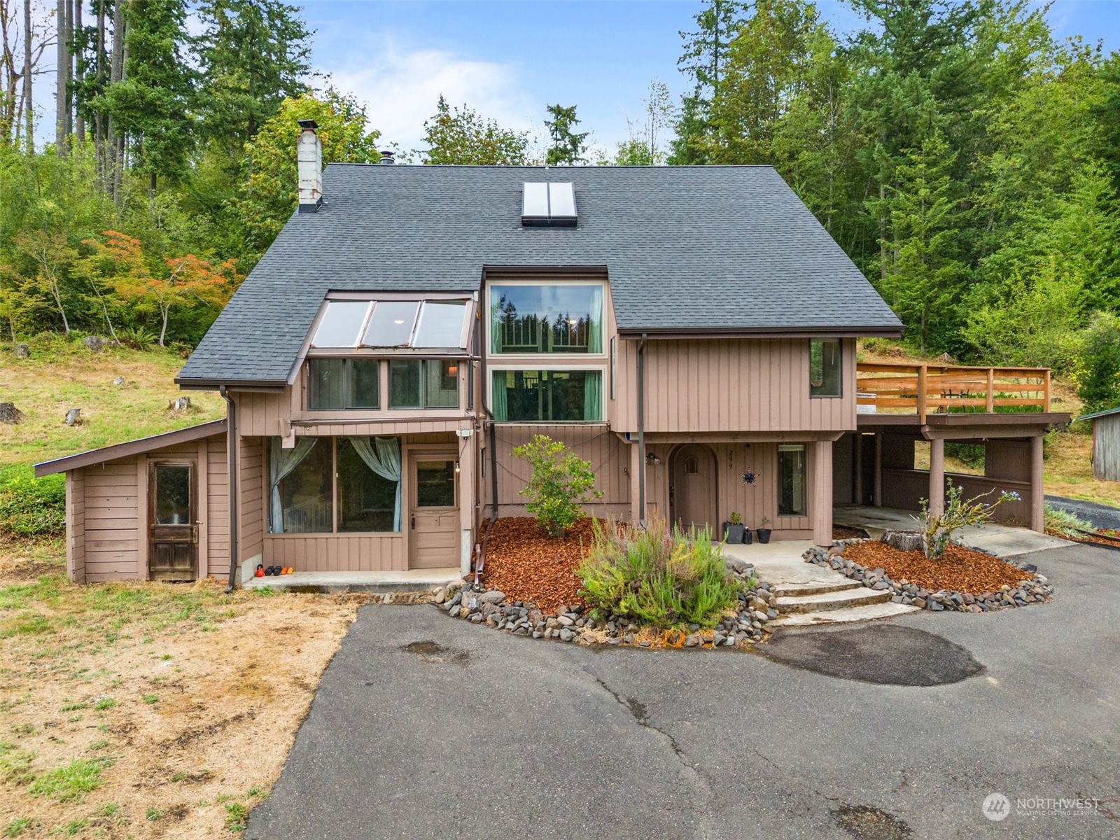 299 Logan Hill Road Chehalis, WA 98532 - Photo 1 of 40 a front view of a house with garden