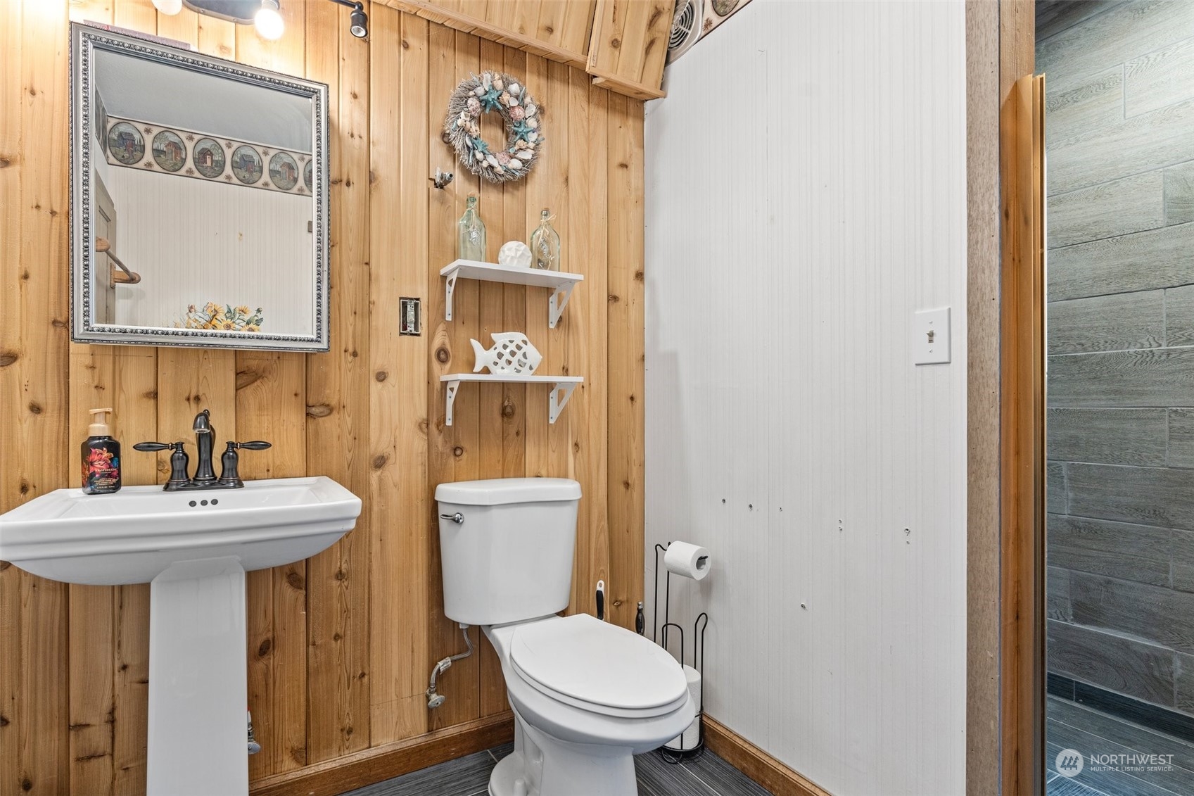 299 Logan Hill Road Chehalis, WA 98532 - Photo 19 of 40 a bathroom with a toilet sink and mirror