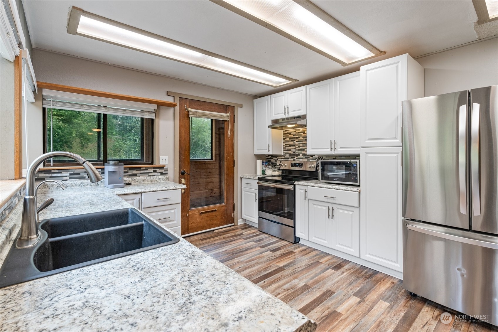 299 Logan Hill Road Chehalis, WA 98532 - Photo 8 of 40 a kitchen with stainless steel appliances kitchen island granite countertop a refrigerator stove and sink