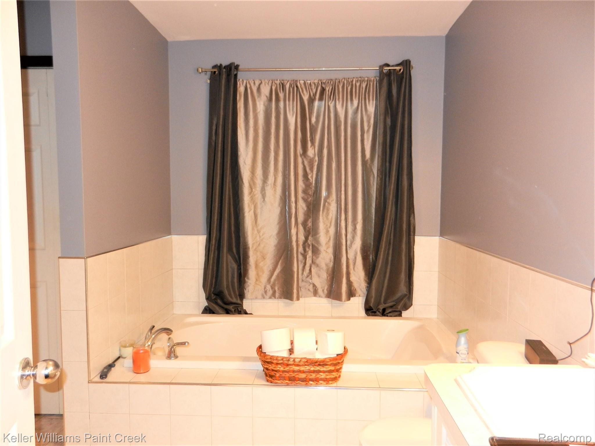3396 Hasler Lake Road Lapeer, MI 48446 - Photo 17 of 24 Master bath soaking tub.jpg