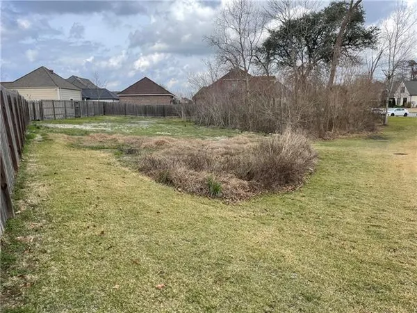$160,000 | 120 Kellywood Court, Belle Chasse, LA 70037
