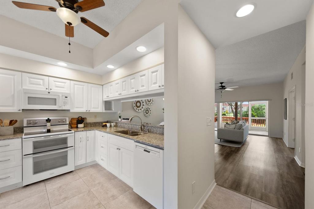 6330 99th Way North, Unit 14D Seminole, FL 33708 - Photo 11 of 35