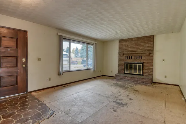 $300,000 | 120 East Circle Drive, Newport, WA 99156