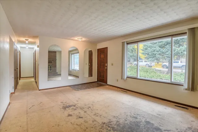 $300,000 | 120 East Circle Drive, Newport, WA 99156