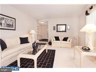 120 Redstone Ridge Deptford, NJ 08096 - Photo 4 of 12 Living Room