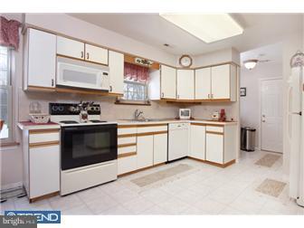 120 Redstone Ridge Deptford, NJ 08096 - Photo 5 of 12 Kitchen