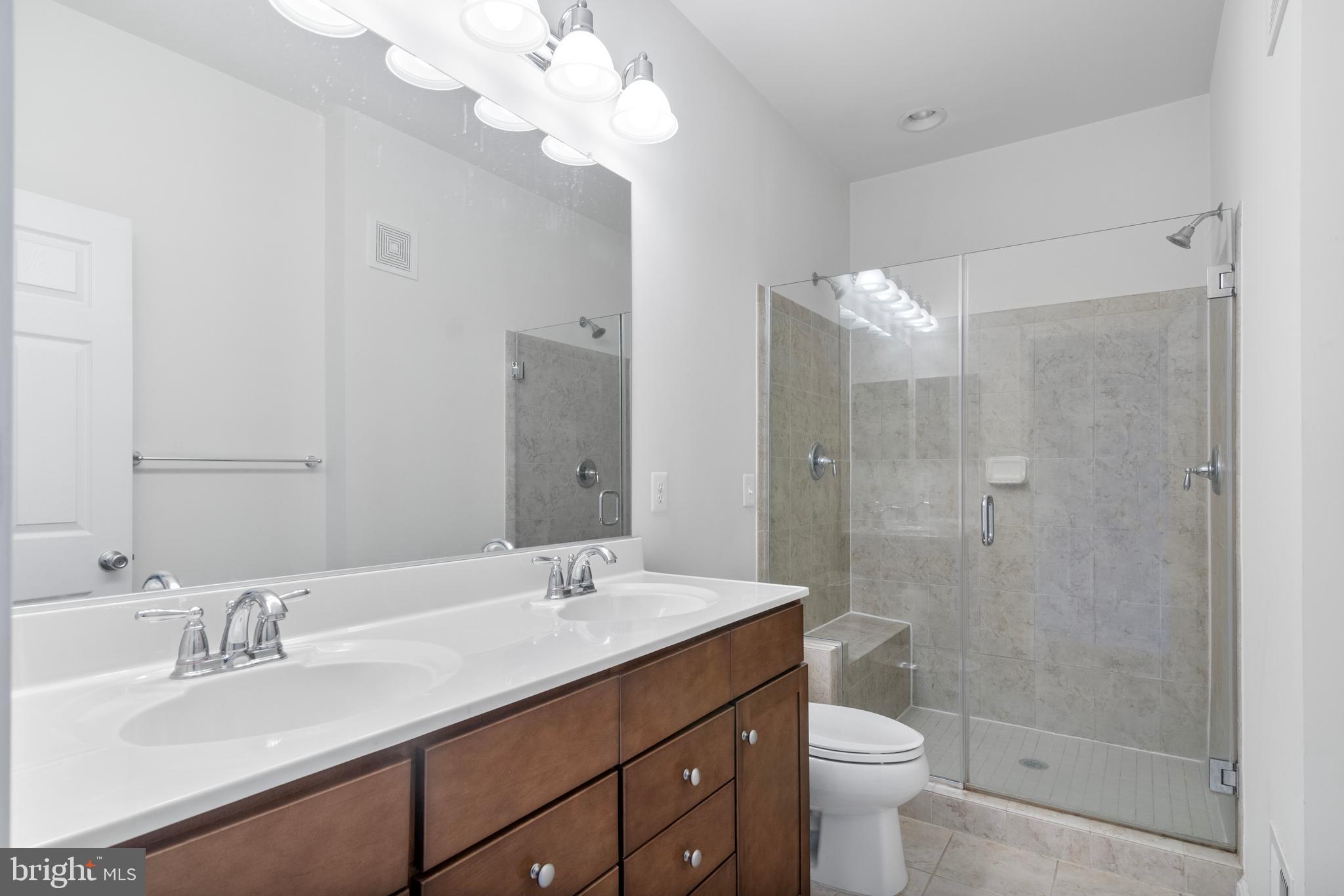 43845 Centergate Drive Ashburn, VA 20148 - Photo 16 of 23 Primary Bathroom