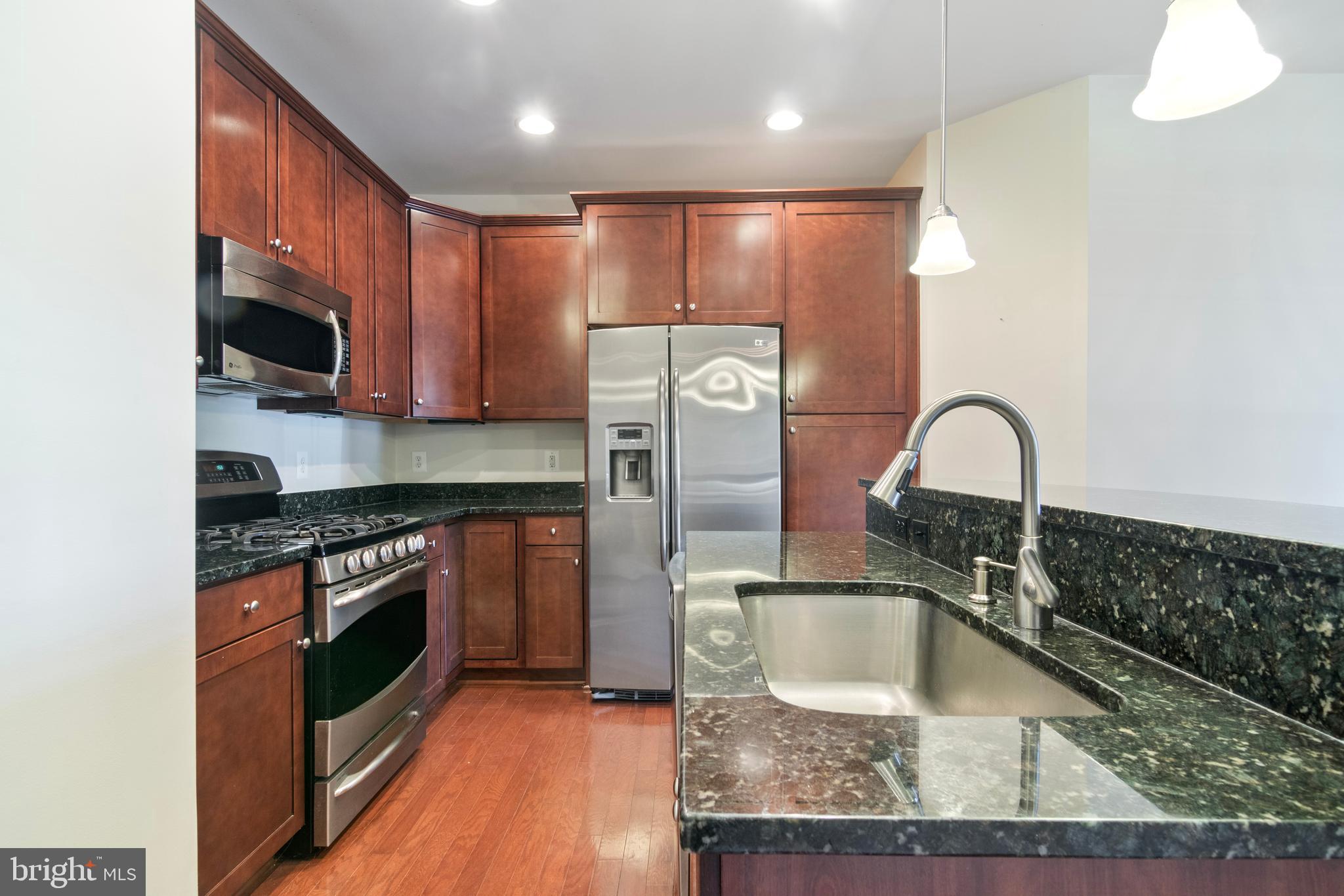 43845 Centergate Drive Ashburn, VA 20148 - Photo 4 of 23 Kitchen