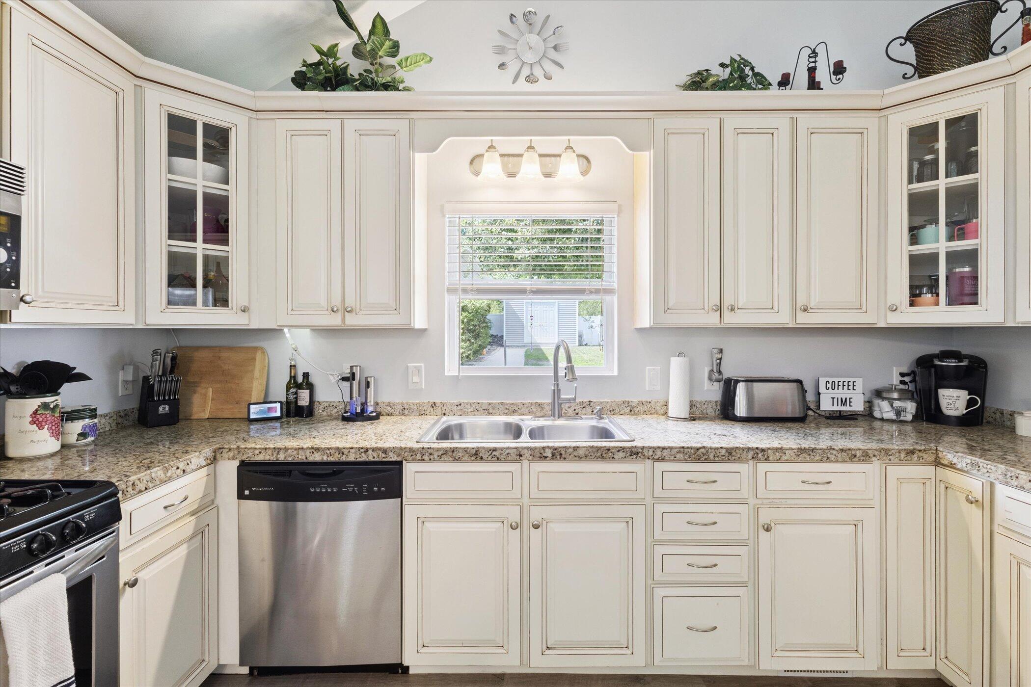 1232 West Main Street Ionia, MI 48846 - Photo 18 of 38 15-1232-W-Main-St-Ionia-MI-48846-WindowS