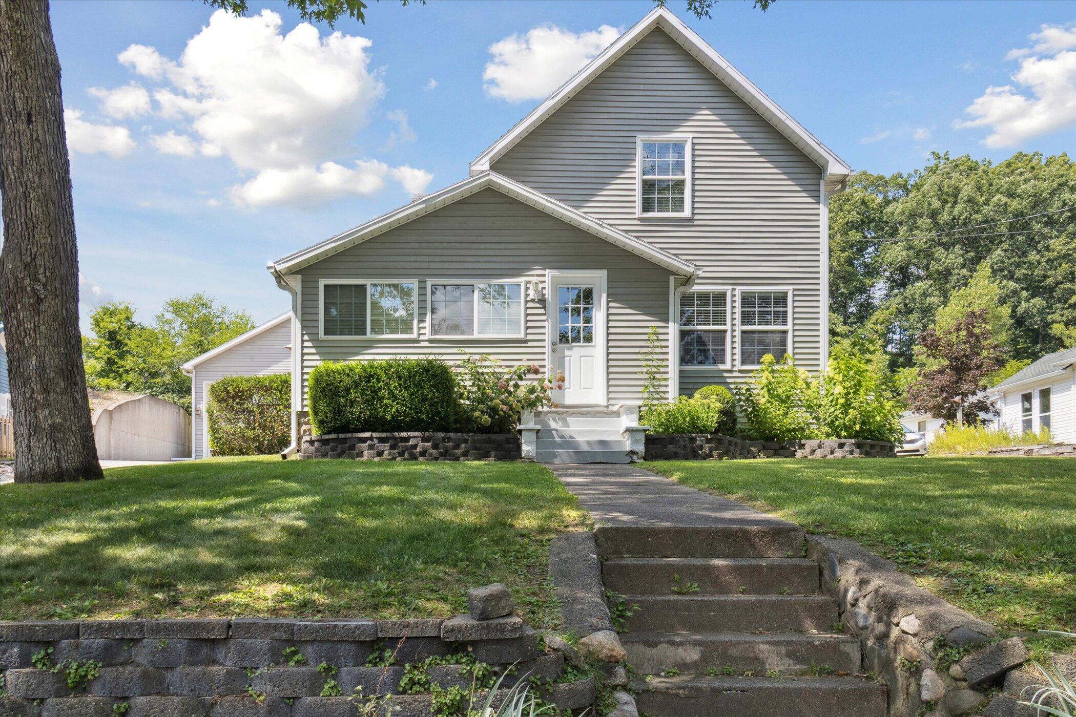 1232 West Main Street Ionia, MI 48846 - Photo 3 of 38 03-1232-W-Main-St-Ionia-MI-48846-WindowS