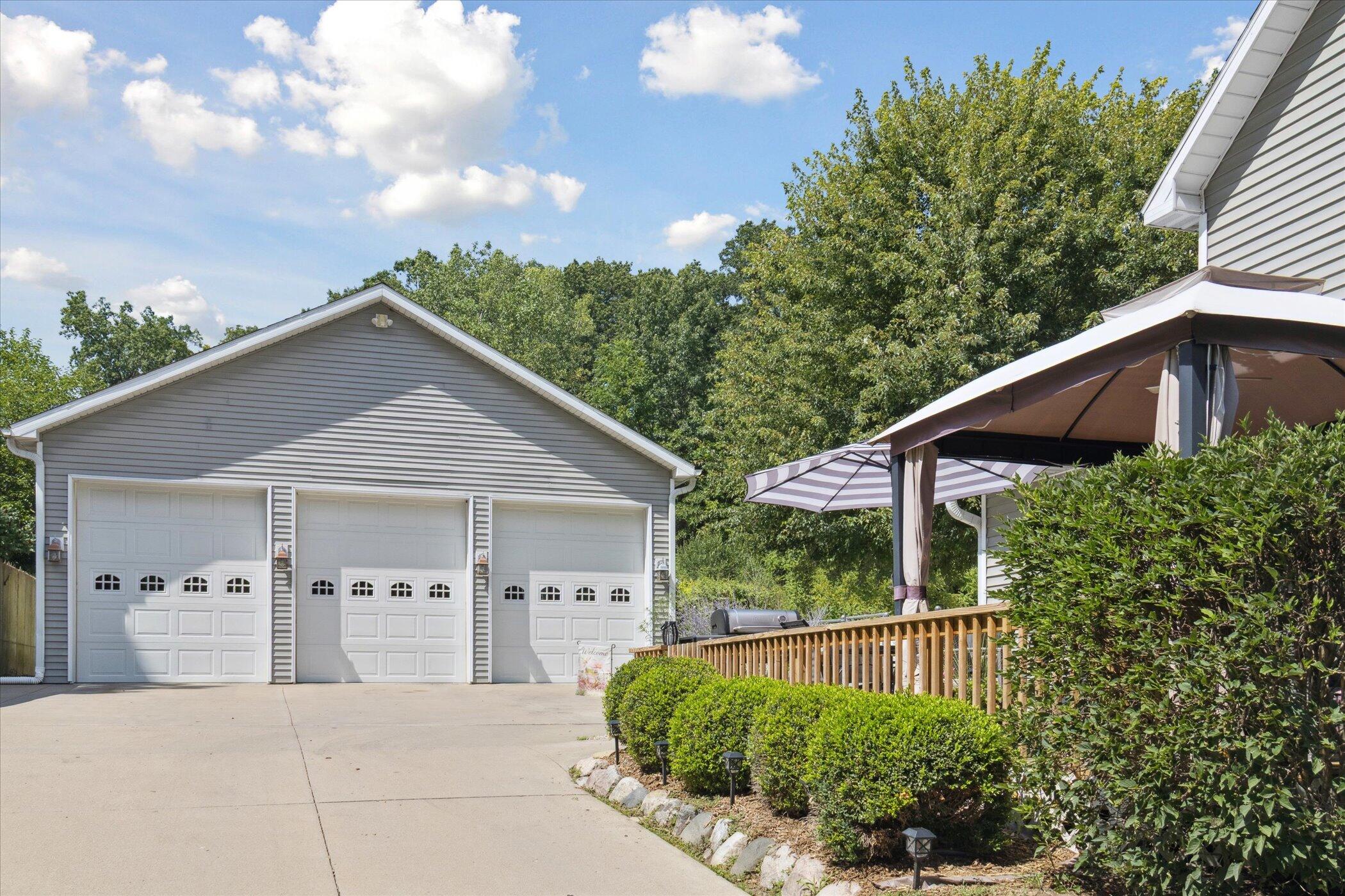 1232 West Main Street Ionia, MI 48846 - Photo 7 of 38 38-1232-W-Main-St-Ionia-MI-48846-WindowS