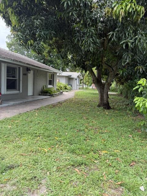 4063 Belle Road, Unit B Lake Worth Beach, FL 33461 - Photo 9 of 11 GARDEN