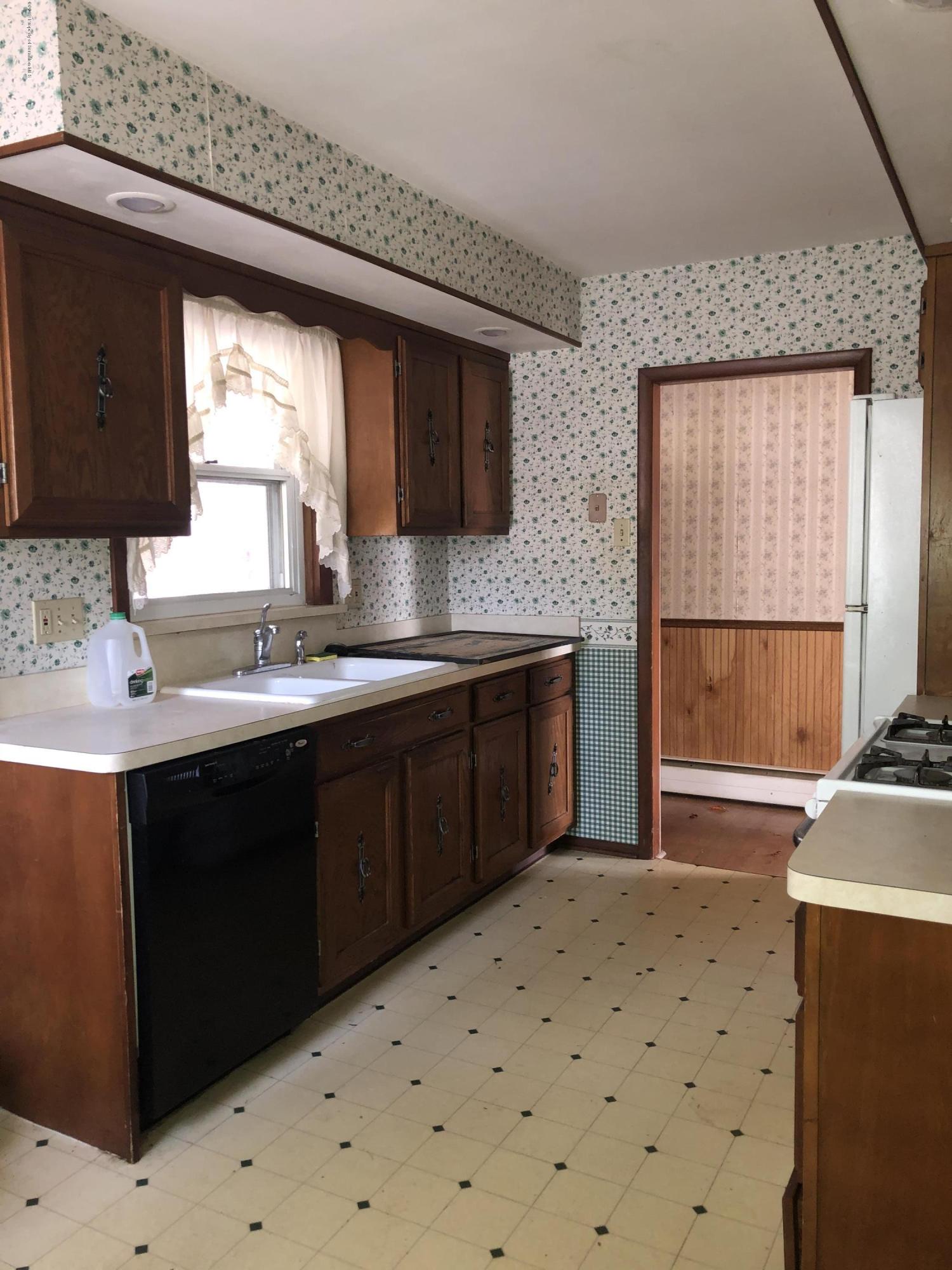 775 South Abington Road Clarks Summit, PA 18411 - Photo 4 of 17 Gallery Image 4
