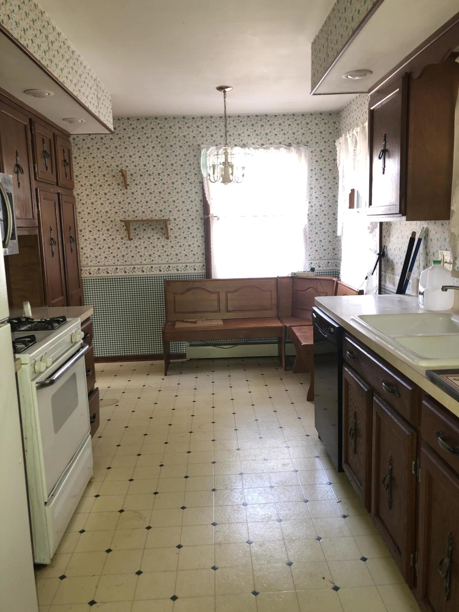 775 South Abington Road Clarks Summit, PA 18411 - Photo 5 of 17 Gallery Image 5