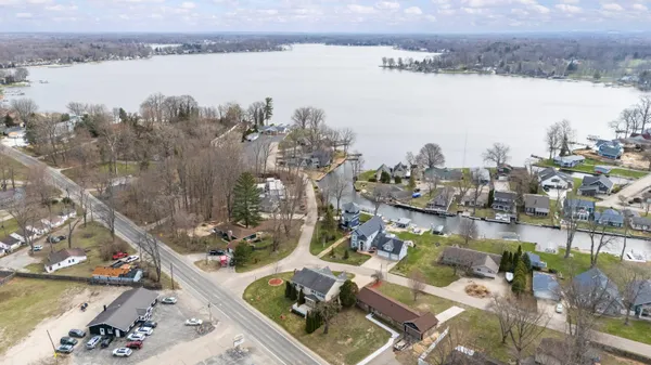 $699,000 | 5036 Shoreview Drive, Coloma, MI 49038