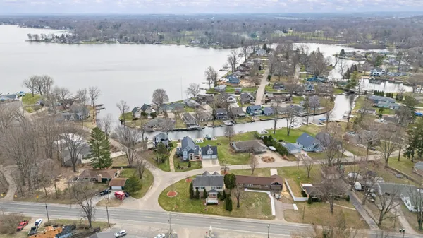 $699,000 | 5036 Shoreview Drive, Coloma, MI 49038