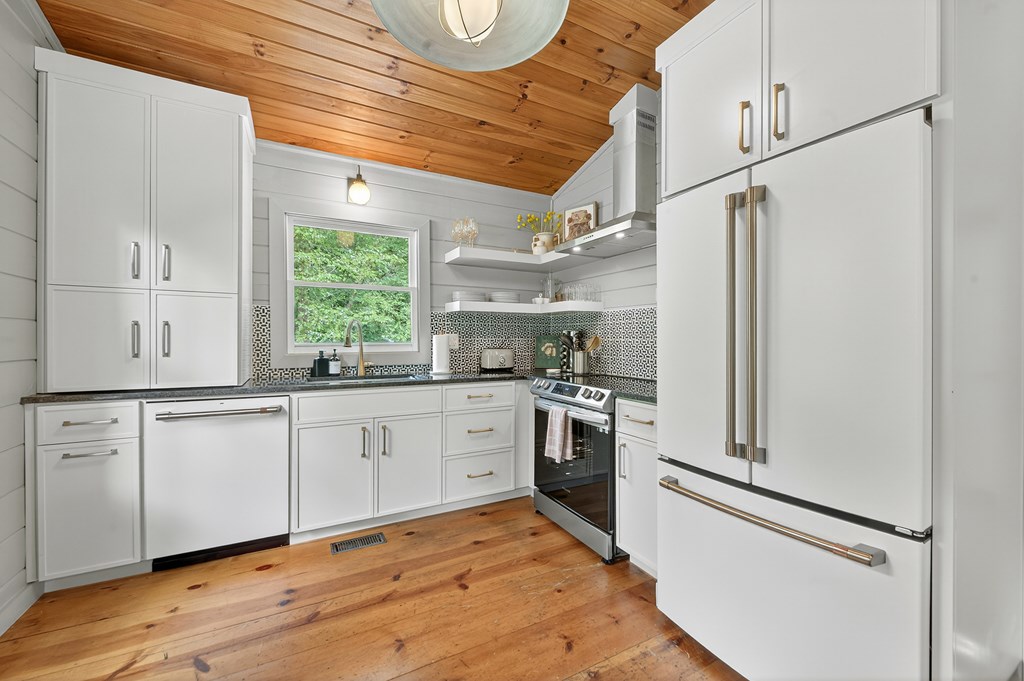211 Rockhouse Road Cherry Log, GA 30522 - Photo 13 of 60 Gallery Image 13