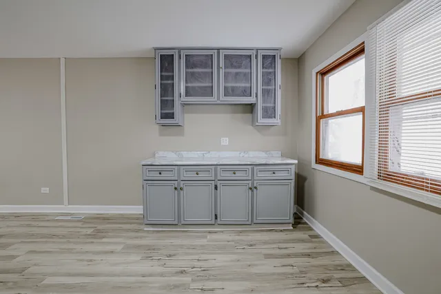 $314,900 | 311 West Kennedy Drive, Streamwood, IL 60107