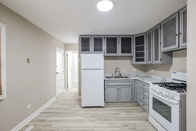 $314,900 | 311 West Kennedy Drive, Streamwood, IL 60107