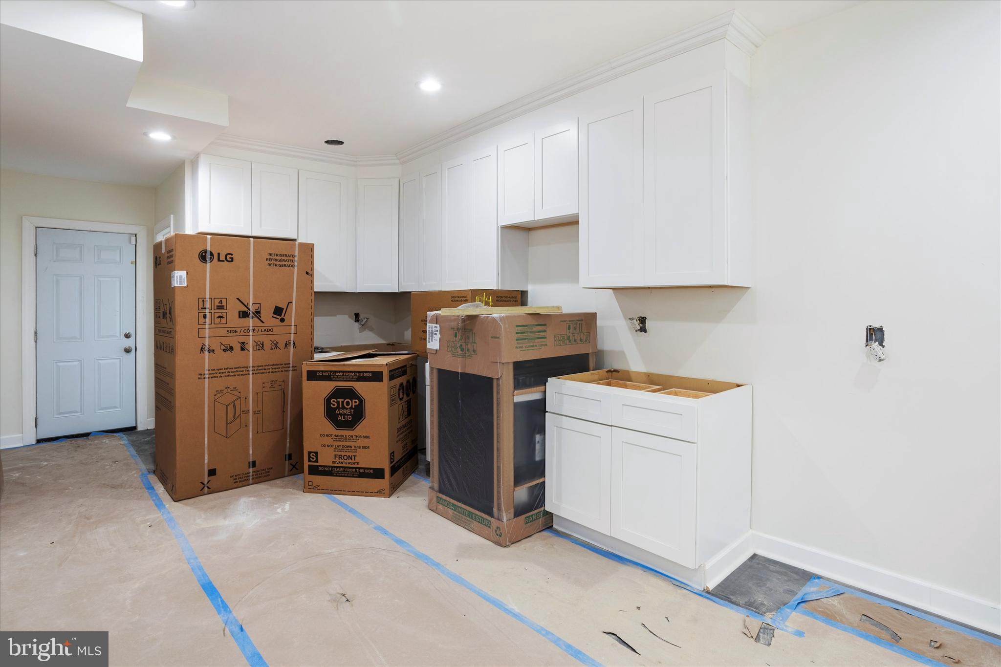 3054 North 15th Street Philadelphia, PA 19132 - Photo 9 of 26 a view of a kitchen with washer and dryer