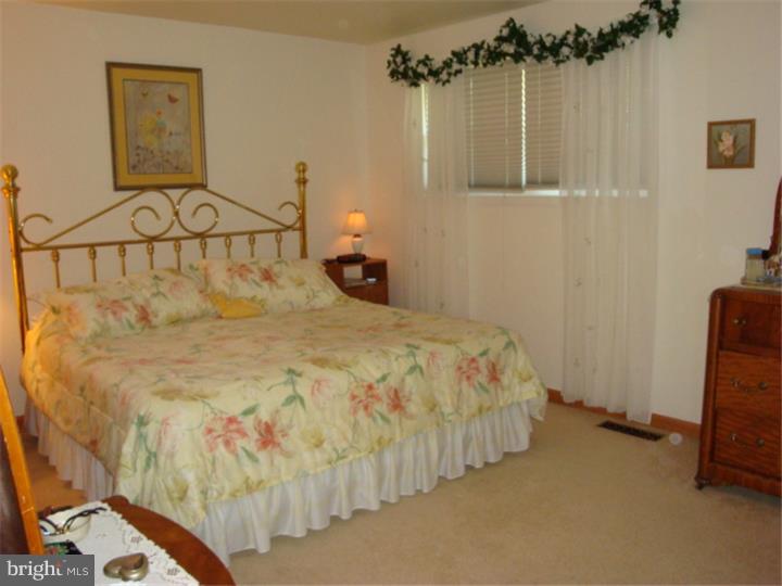 87 Eaves Mill Road Medford, NJ 08055 - Photo 13 of 19 Bedroom - Main