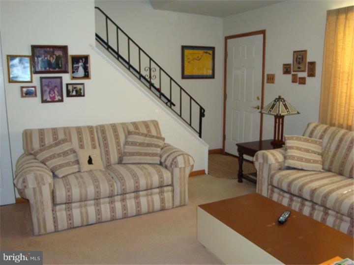 87 Eaves Mill Road Medford, NJ 08055 - Photo 4 of 19 Living Room