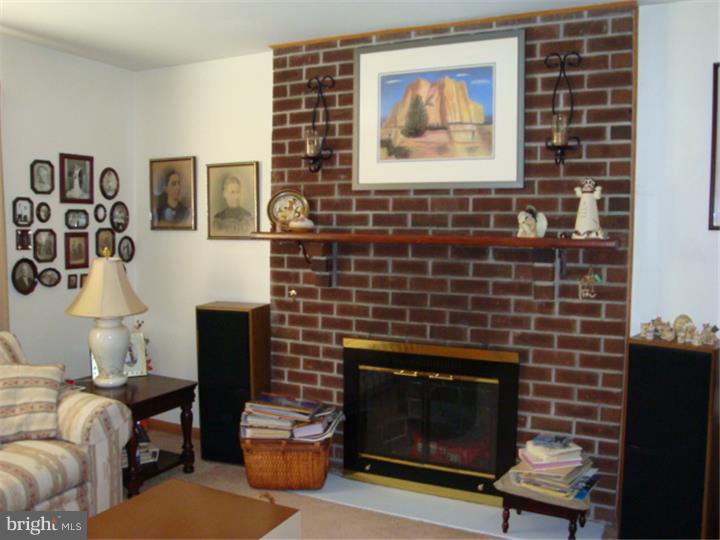 87 Eaves Mill Road Medford, NJ 08055 - Photo 7 of 19 Living Room