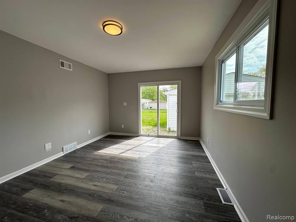 15709 Colbert Street Romulus, MI 48174 - Photo 13 of 28