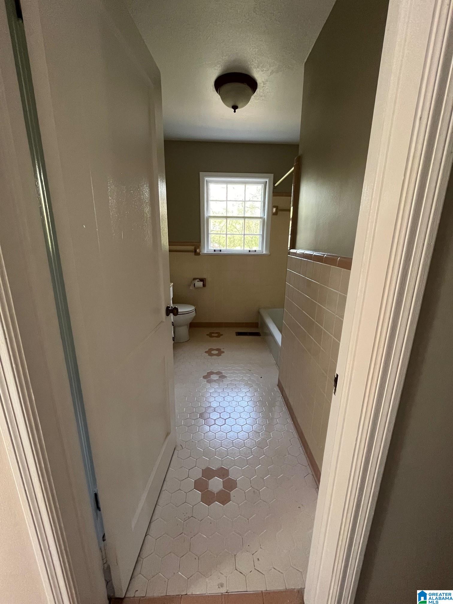 553 Polly Reed Road Northeast Birmingham, AL 35215 - Photo 9 of 15