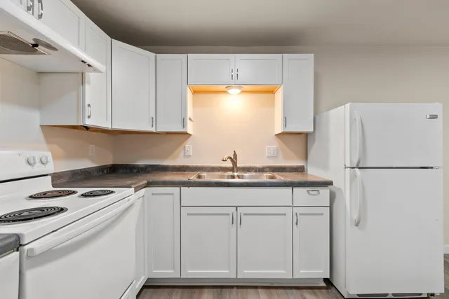 $164,900 | 2130 Elm View Drive, Unit J, Ashwaubenon, WI 54304