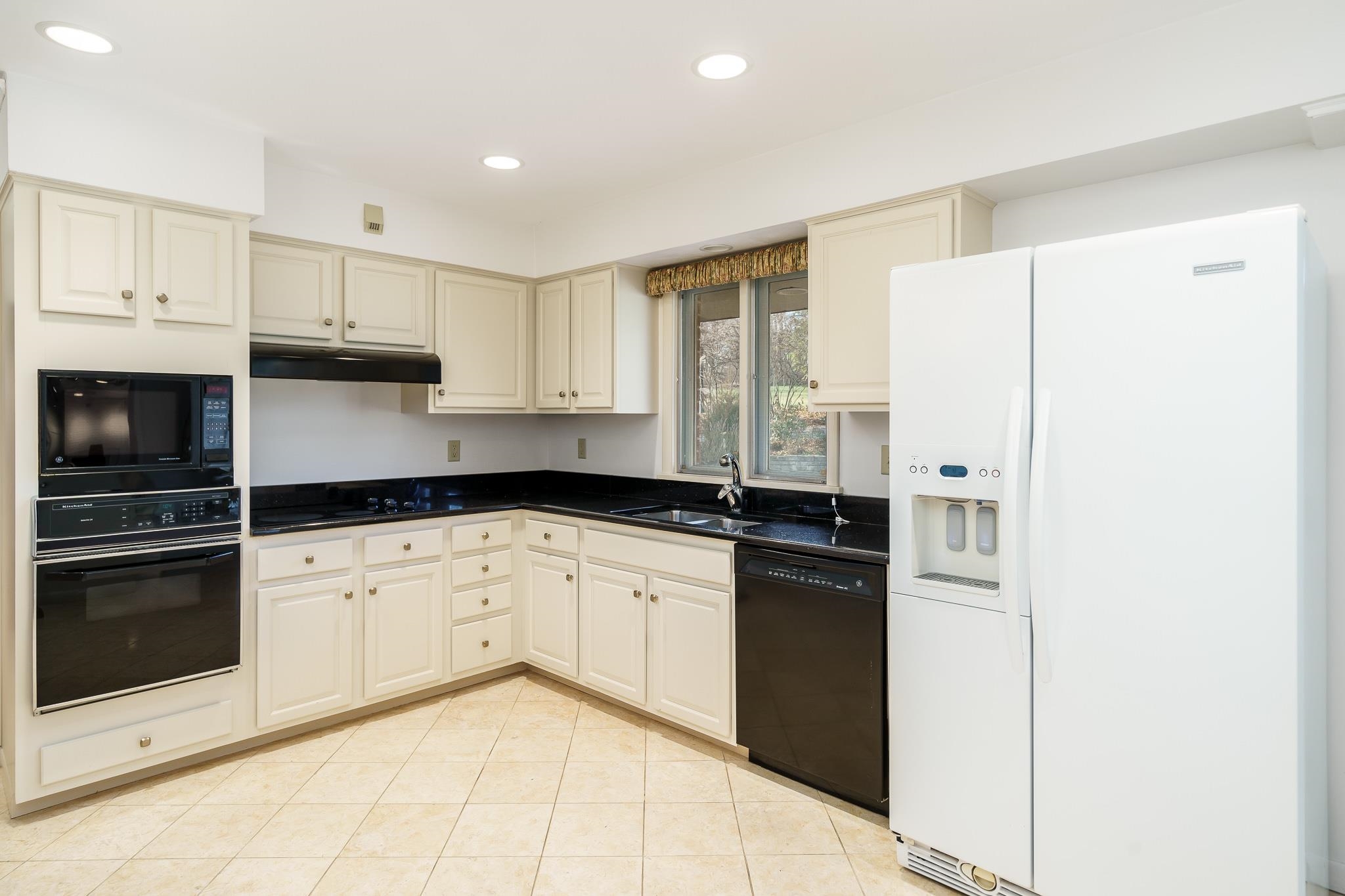 2510 Harris Road Rockford, IL 61107 - Photo 11 of 40 Gallery Image 11